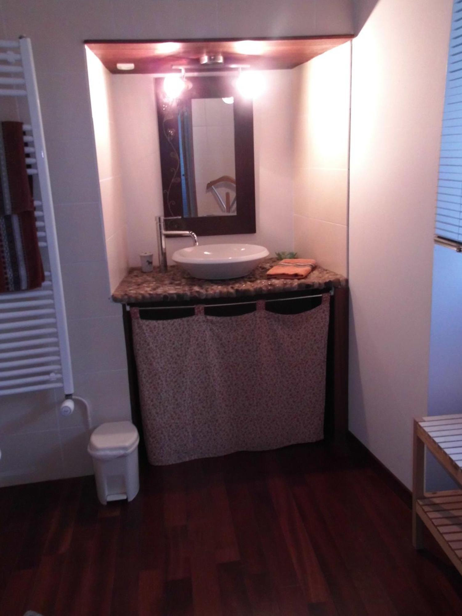 Le Clos Des Tilleuls D Day Home, Chambres D'Hotes, Suite Avec Sauna Privatif, Suite Avec Balneotherapie Privative, En Supplement Option Spa Bain A Remous La Vendelée Rum bild