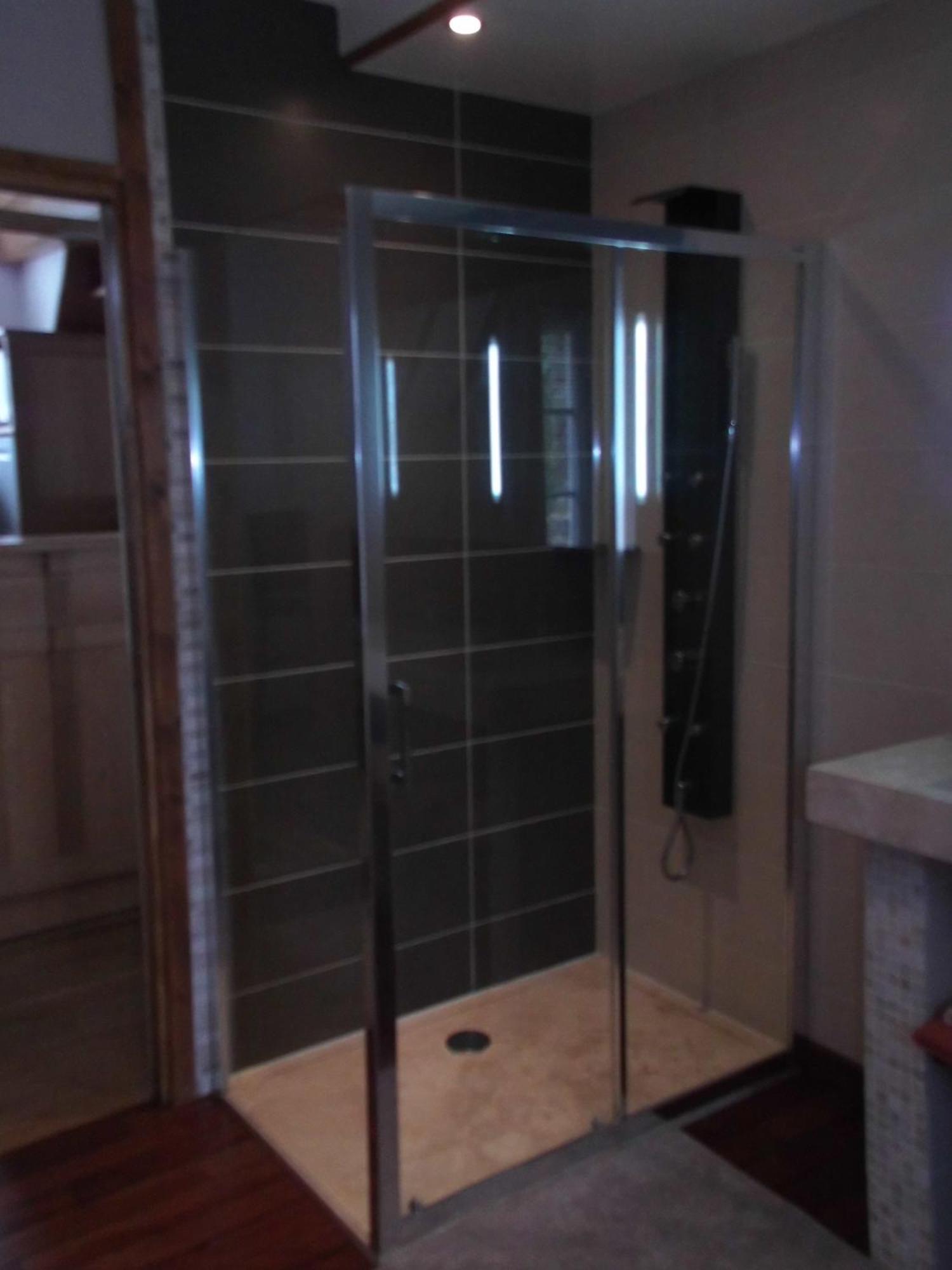 Le Clos Des Tilleuls D Day Home, Chambres D'Hotes, Suite Avec Sauna Privatif, Suite Avec Balneotherapie Privative, En Supplement Option Spa Bain A Remous La Vendelée Rum bild