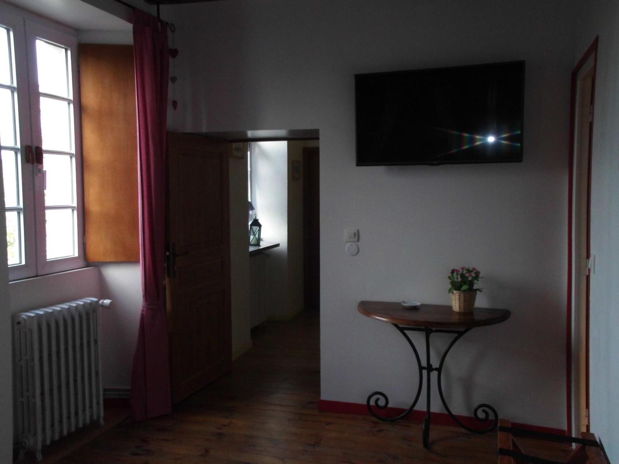 Le Clos Des Tilleuls D Day Home, Chambres D'Hotes, Suite Avec Sauna Privatif, Suite Avec Balneotherapie Privative, En Supplement Option Spa Bain A Remous La Vendelée Rum bild